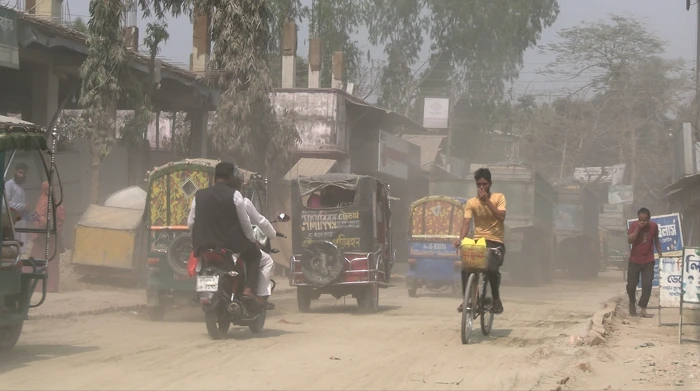ধুলায় ধুসর কুড়িগ্রাম : বিভিন্ন রোগে আক্রান্ত হচ্ছে জনগণ